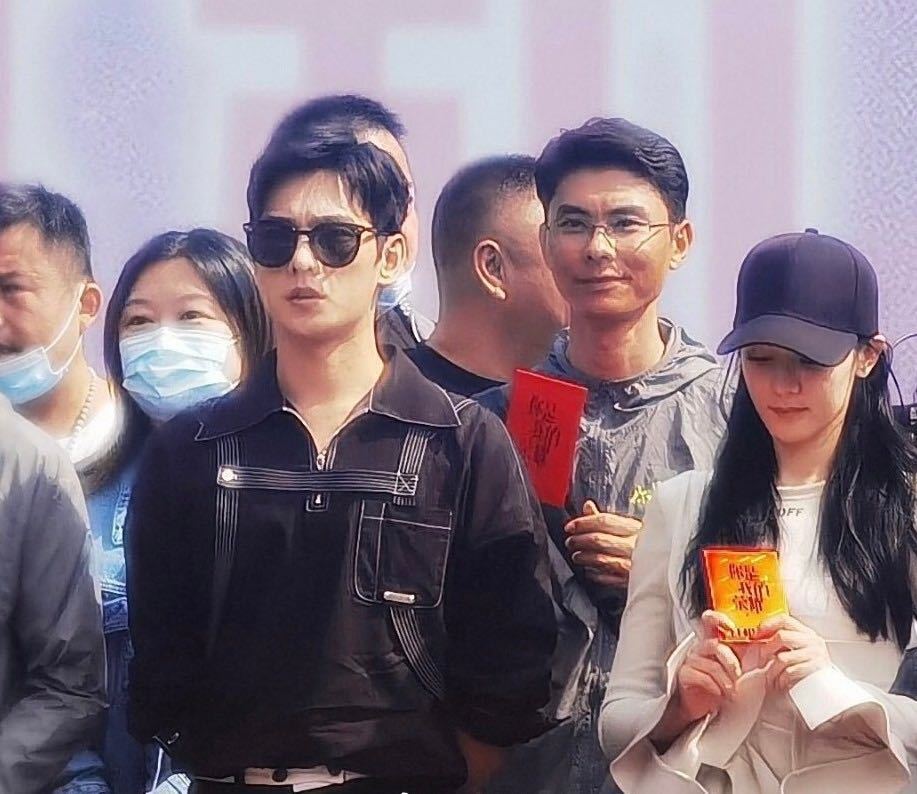 迪丽热巴|热巴被虫子吓到跳脚，杨洋“问号脸”，网友：没有心疼甚至想笑