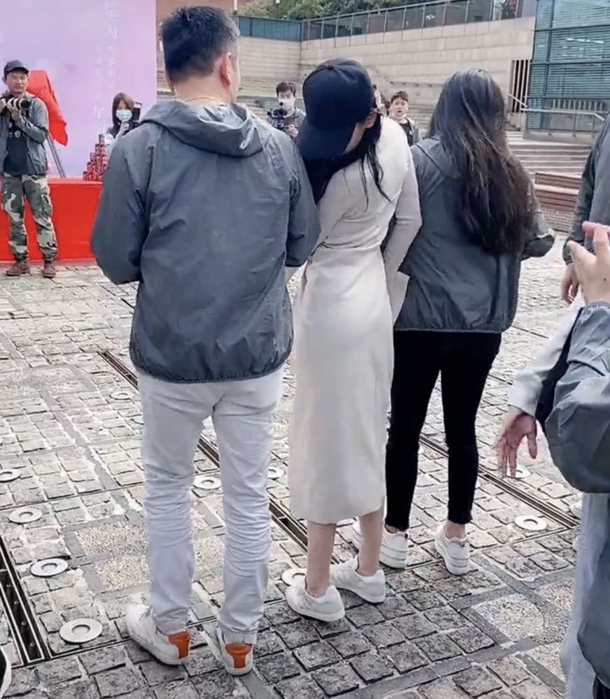 迪丽热巴|热巴被虫子吓到跳脚，杨洋“问号脸”，网友：没有心疼甚至想笑