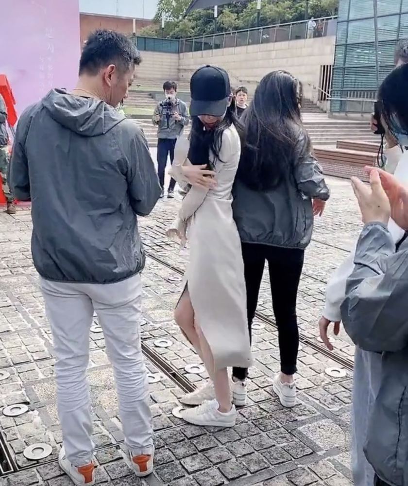 迪丽热巴|热巴被虫子吓到跳脚，杨洋“问号脸”，网友：没有心疼甚至想笑