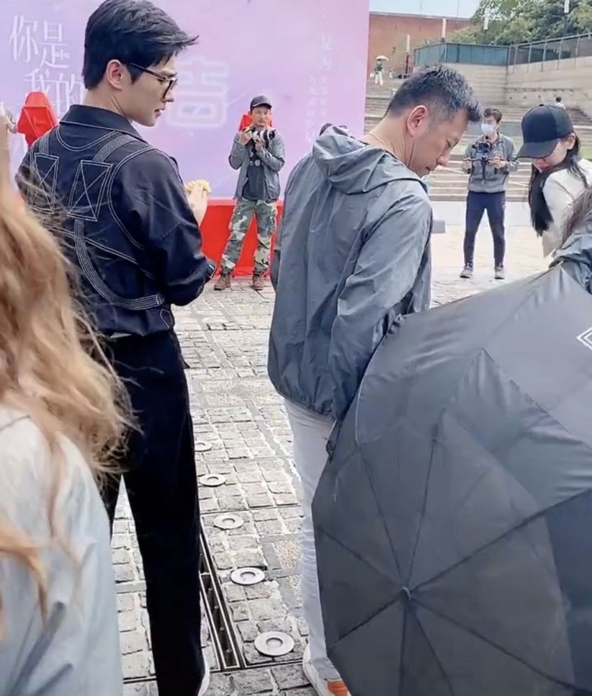 迪丽热巴|热巴被虫子吓到跳脚，杨洋“问号脸”，网友：没有心疼甚至想笑