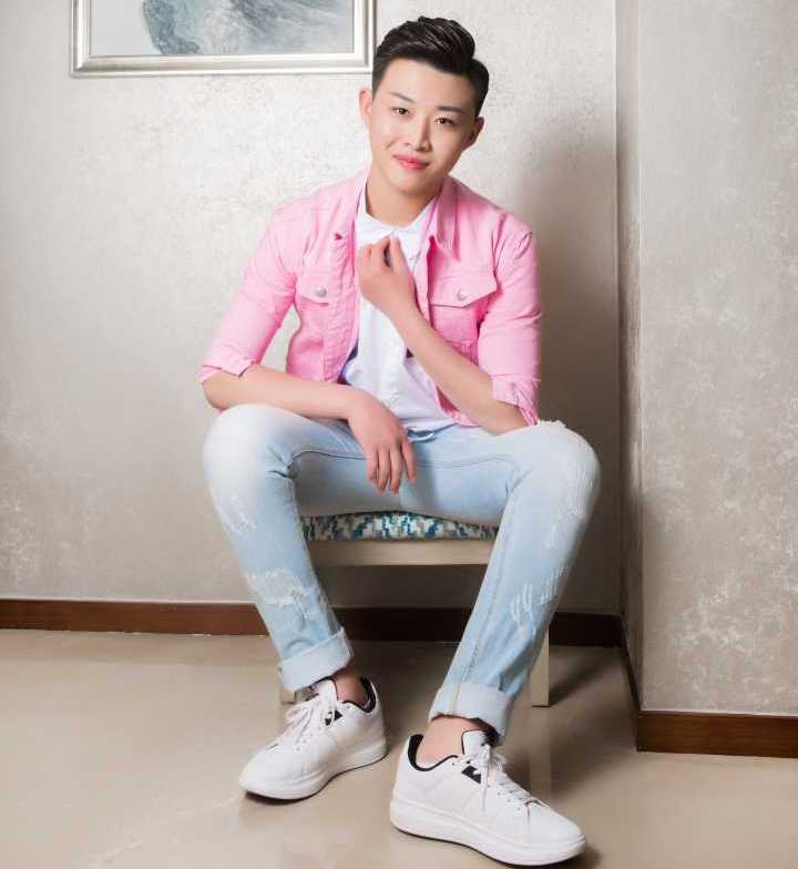 蔡徐坤|这么想红？从肖战到蔡徐坤再到TFBOYS，6位顶流都被他成功带出场