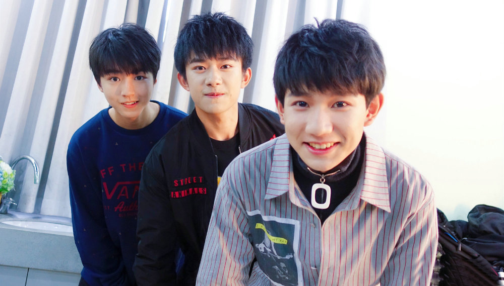 蔡徐坤|这么想红？从肖战到蔡徐坤再到TFBOYS，6位顶流都被他成功带出场