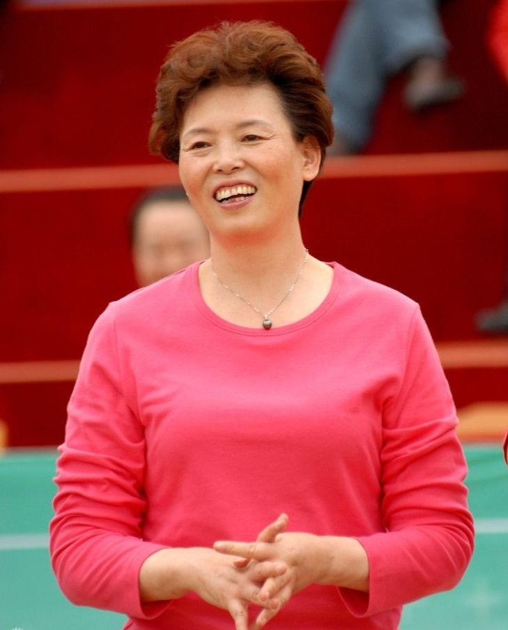 陈招娣中国女排的拼命三郎顶着腰伤拼出女排首个世界冠军