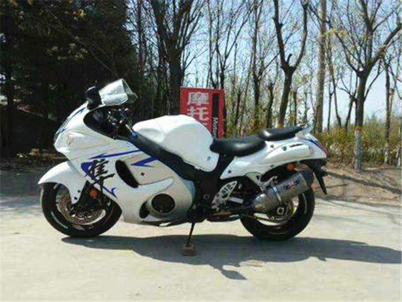 25万铃木隼去年检,工作人员一脚油门伤了发动机,车主:欺负摩托车?