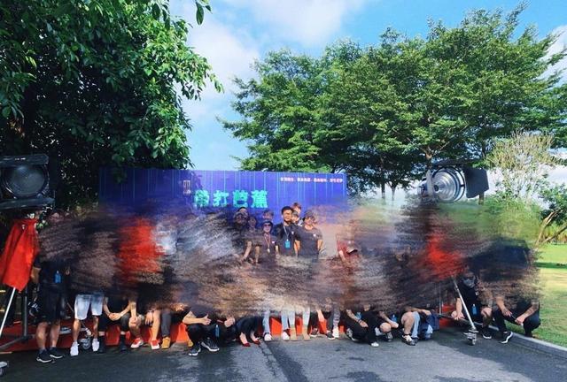 朱茵|朱茵现身校园拍戏，49岁状态绝美，学生惊呼自己看到神仙姐姐！