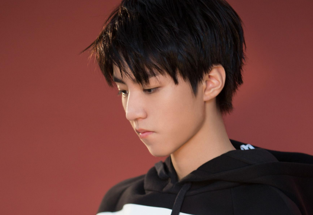 礼盒|明星中秋礼盒太奢华，肖战永生花礼盒被倒卖，价格高达4500