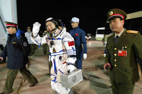 杨利伟|为何杨利伟不再上太空？听到了不可能听到的声音，幸亏命大