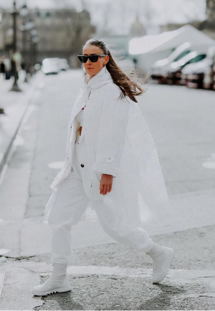 时尚也能快人一步今秋流行的白色系穿搭优雅十足更高级