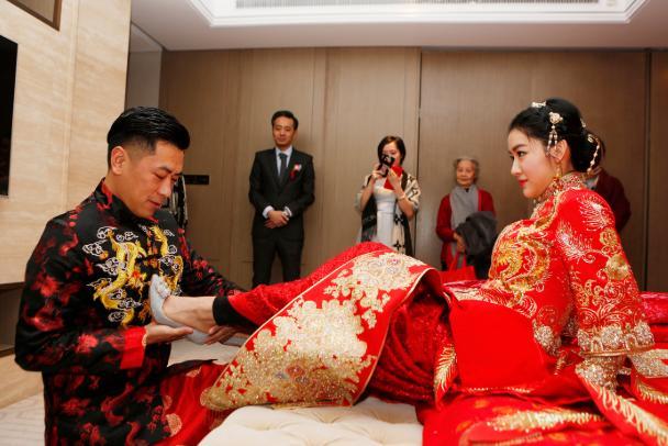 "孕妇最好不要参加婚礼",这不是迷信,不少孕妇不当回事