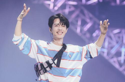 张艺兴|肖战张艺兴账号互关或合作将近