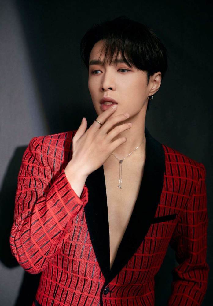 张艺兴|肖战张艺兴账号互关或合作将近