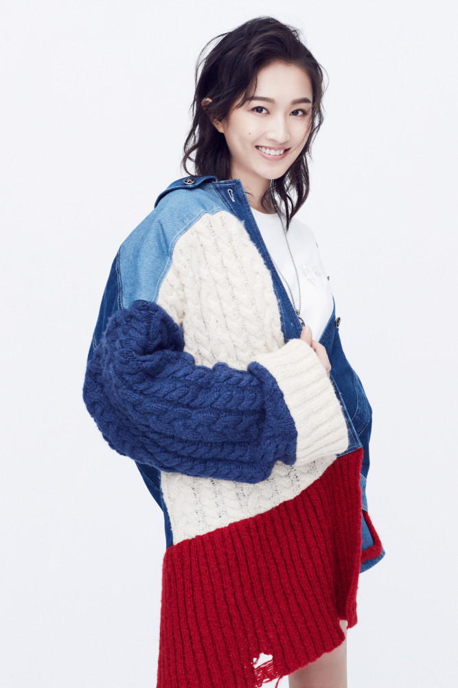 王艺霏解锁牛仔新风尚 简约干练尽显率性魅力