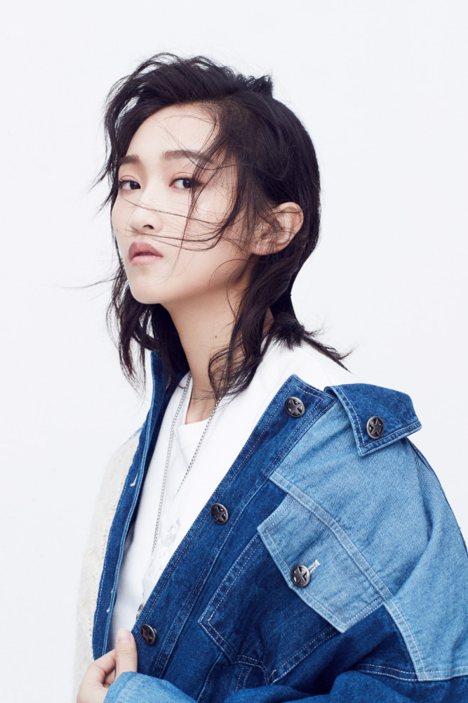 王艺霏解锁牛仔新风尚简约干练尽显率性魅力