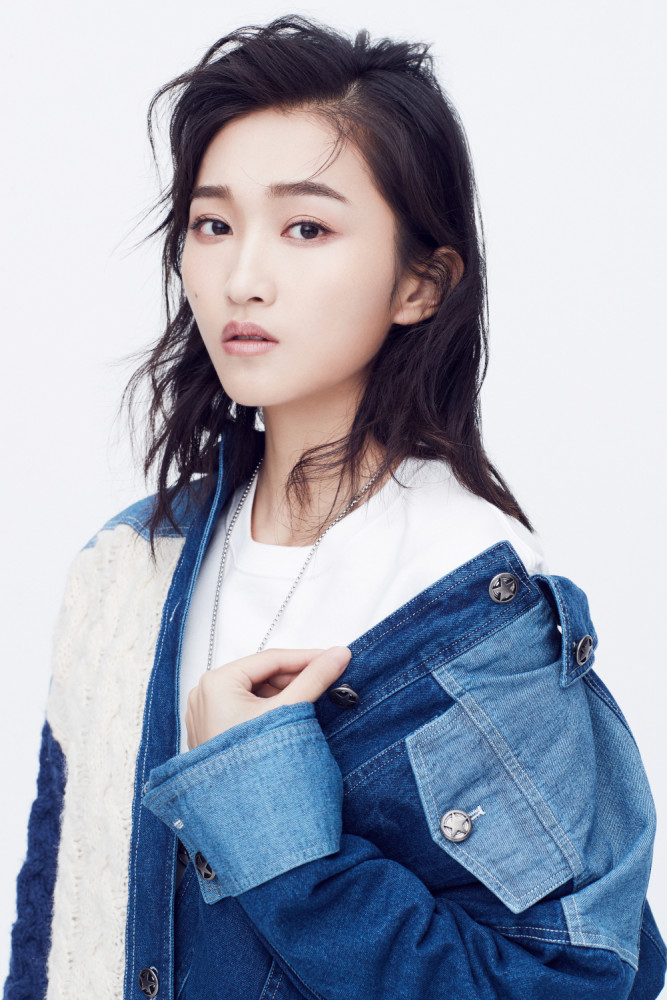 王艺霏解锁牛仔新风尚简约干练尽显率性魅力