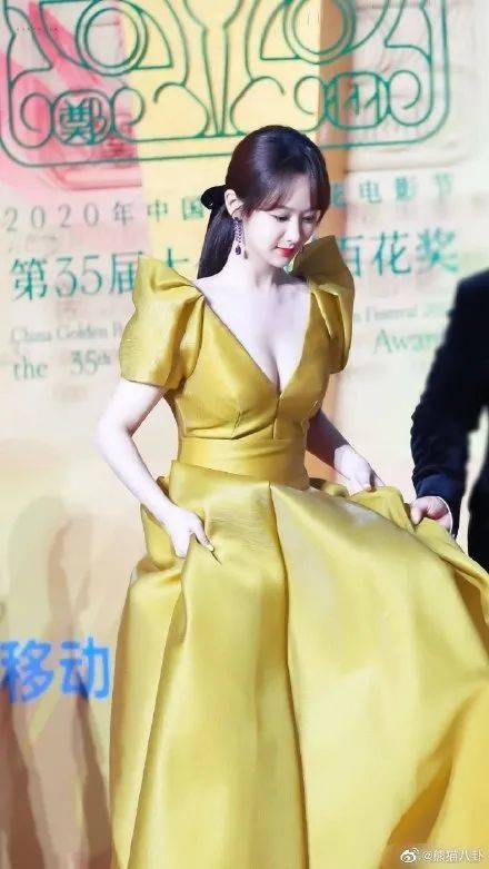 杨紫|杨紫换造型师终于赢了，蝴蝶结配桃心裙成初恋女神，甜到把持不住