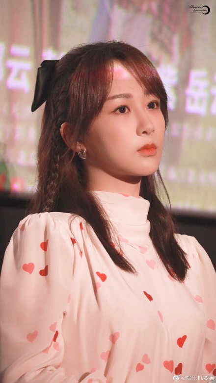 杨紫|杨紫换造型师终于赢了，蝴蝶结配桃心裙成初恋女神，甜到把持不住