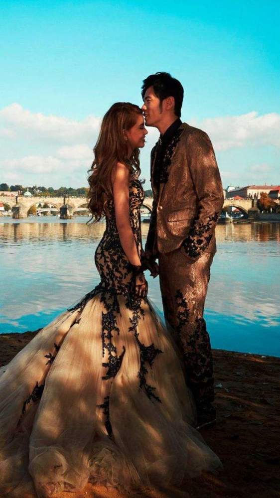 周杰伦|41岁周杰伦中年发福，出席活动吐槽自己身材，称不能被衰老击败期待拍打戏