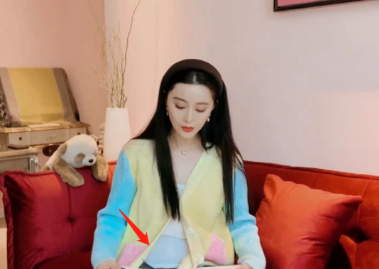 范冰冰|继新恋情后范冰冰又被传怀孕，她翻白眼回应谣言，这一细节证明她并无身孕