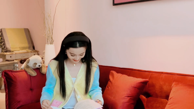 范冰冰|继新恋情后范冰冰又被传怀孕，她翻白眼回应谣言，这一细节证明她并无身孕