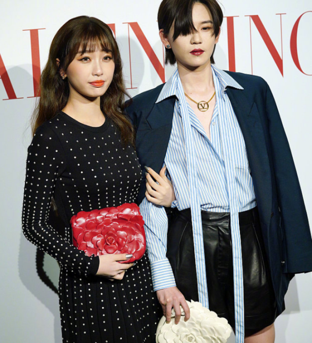 陆柯燃亮相品牌活动 外套西装帅气十足 这颜值我没看错吧 陆柯燃 颜值 虞书欣