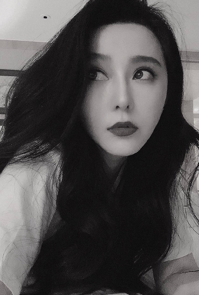 范冰冰|继新恋情后范冰冰又被传怀孕，她翻白眼回应谣言，这一细节证明她并无身孕