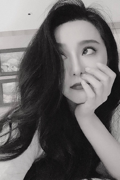 范冰冰|继新恋情后范冰冰又被传怀孕，她翻白眼回应谣言，这一细节证明她并无身孕