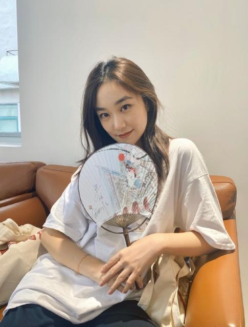 孙俪|孙俪妹妹疑不满合照被人公开？爆粗口怼发照同学后秒删，脾气火爆