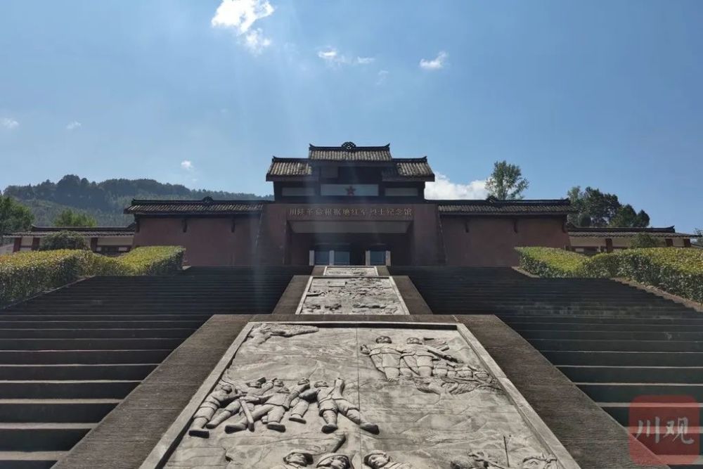 我省隆重举行向人民英雄敬献花篮仪式