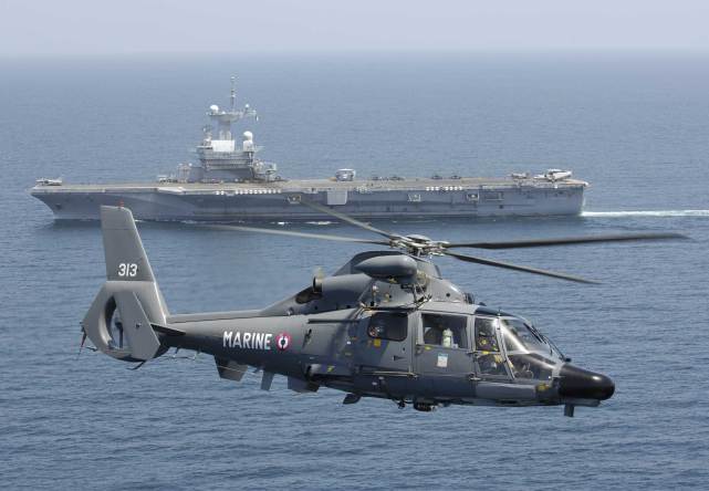 图片:"黑豹"直升机执行搜救任务