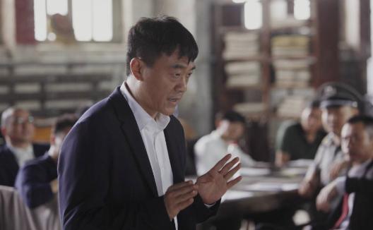 中国电视金鹰奖|52岁荣获飞天视帝！金鹰奖输给李易峰的何冰：我只是个老手艺人