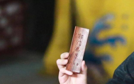 张云雷|胖到认不出？张云雷最新代言海报遭群嘲，不自律还是摄影师的锅？