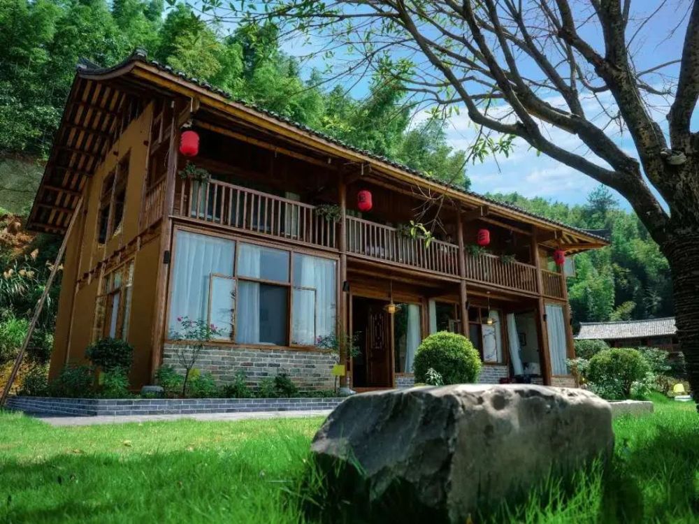 这种生活是融入到大围山的好山好水中,融入到原生态的山居生活中,融入