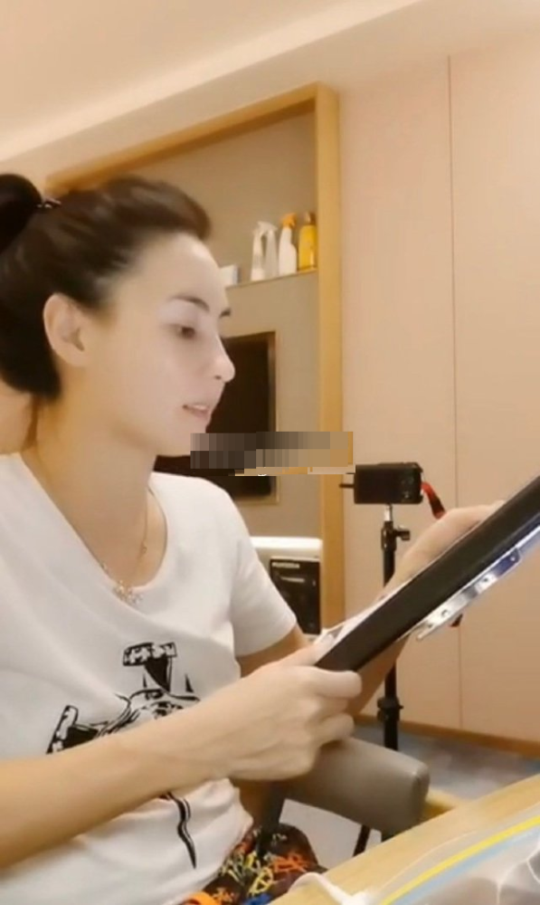 张柏芝|40岁张柏芝上网课 素颜状态也太好了