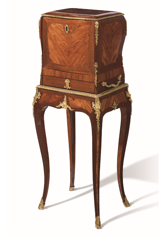 洛可可风格的家具在路易十五时期受到法国人民的广泛认可和喜爱,然而