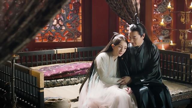 醒来知道自己是白浅,又向折颜要了忘情水,把前尘往事忘得一干二净.