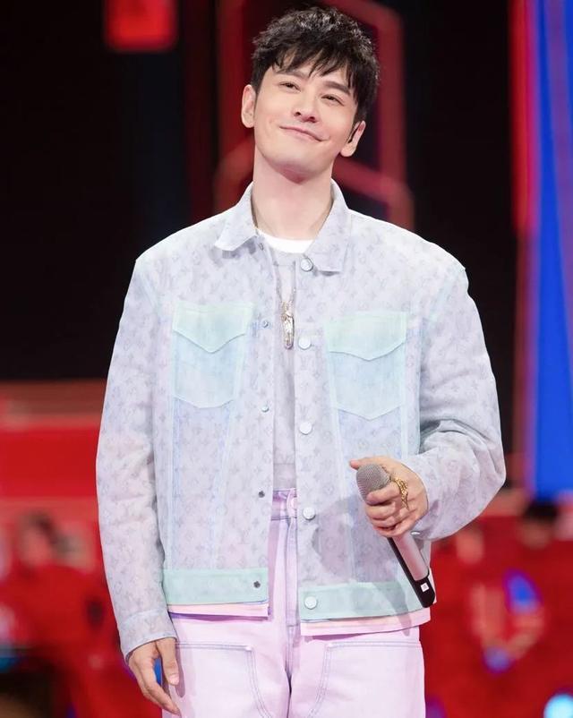 黄晓明|原来被我们骂惯油腻的黄晓明，不知从何时起，已经变得如此卑微