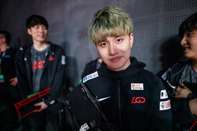 lgd力克r7后节奏四起小花生获mvp引质疑解说因1句口误被爆破