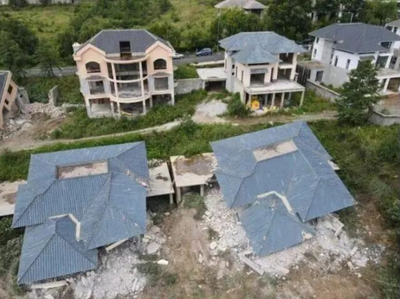 云南大理55栋高尔夫别墅被拆除