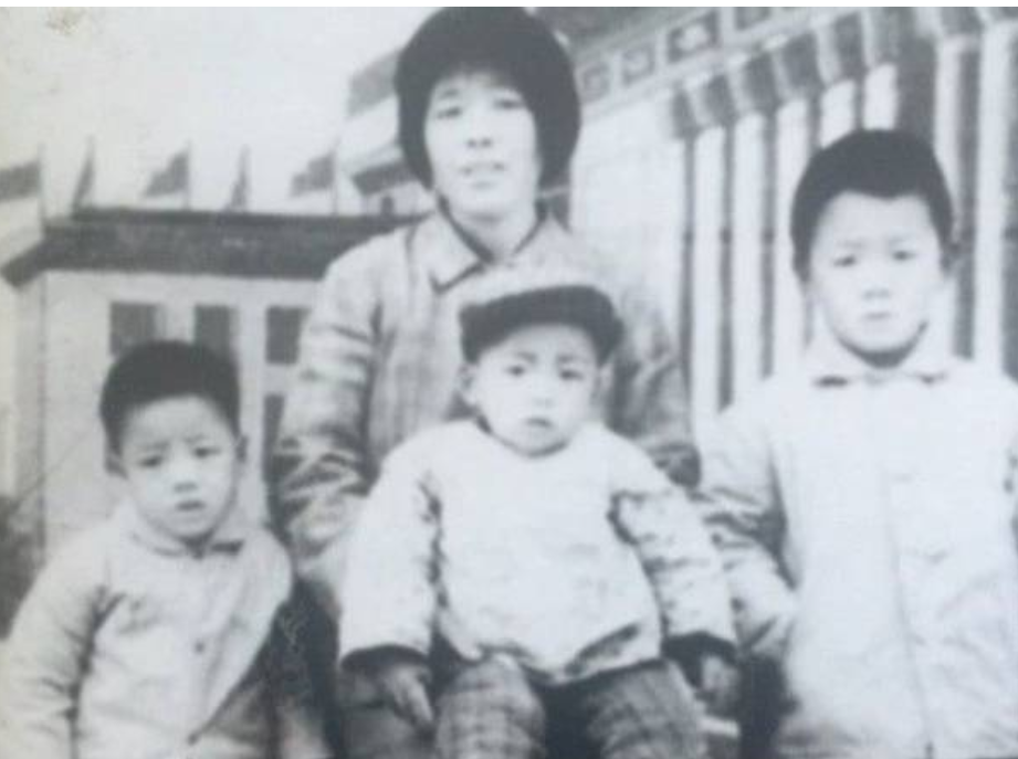 王宝强|王宝强新电影国庆节上映，曾经历弟弟意外离世，与马蓉离婚后新恋情稳定