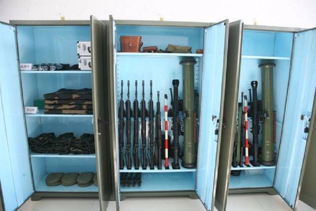 副连长激情犯罪:告诉你一个真实的田明建,单手换弹匣真那么牛?