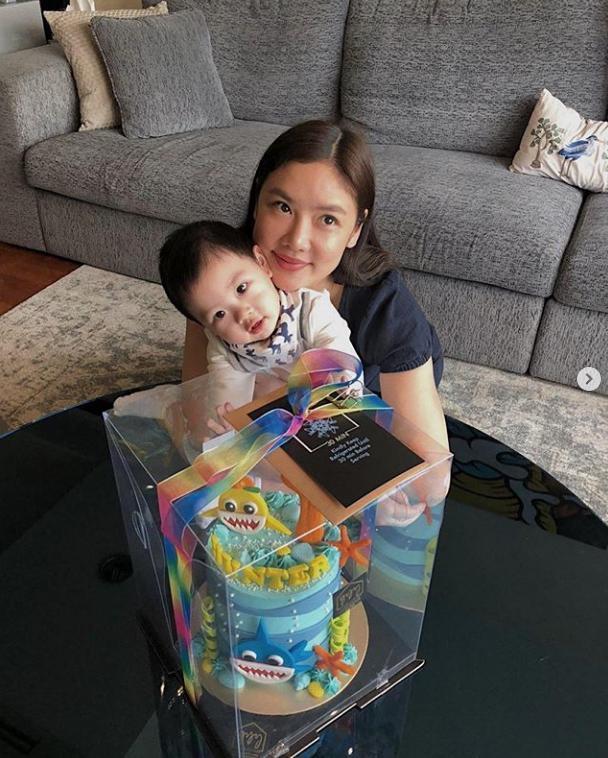 乐基儿|乐基儿一家三口逛街，儿子太黏人全程要抱抱，富商老公贴心包办