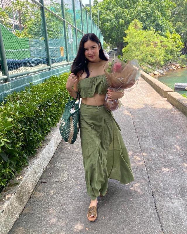 乐基儿|乐基儿一家三口逛街，儿子太黏人全程要抱抱，富商老公贴心包办