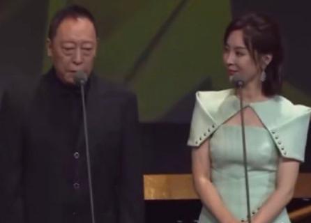 飞天奖|秦海璐打败孙俪获飞天奖最佳女主，颁奖过程闹乌龙，哭着领完奖