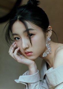 张子枫|张子枫夏梦孙艳被指抱团！三人亲密相拥尤为惹眼，有两人疑是室友