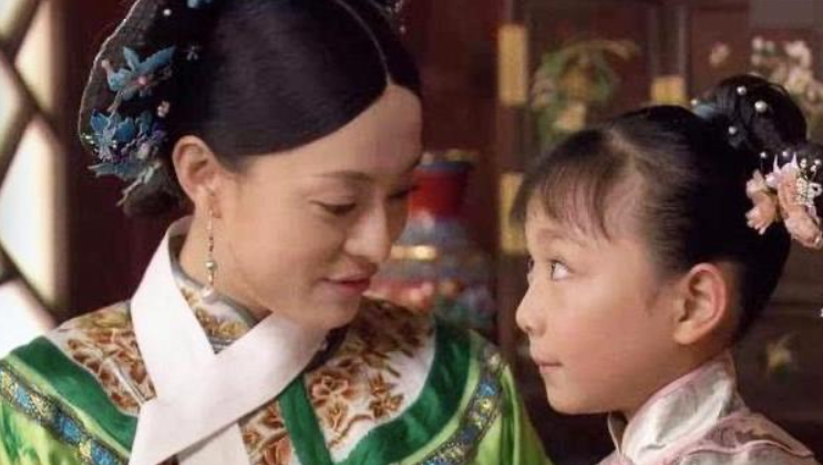 张子枫|张子枫夏梦孙艳被指抱团！三人亲密相拥尤为惹眼，有两人疑是室友