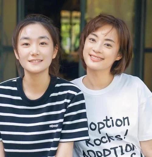 张子枫|张子枫夏梦孙艳被指抱团！三人亲密相拥尤为惹眼，有两人疑是室友