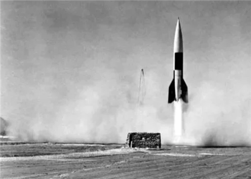 宇航员|1969年，美国宇航员在月球插了一面旗，如今又拍到，情况有些不对劲