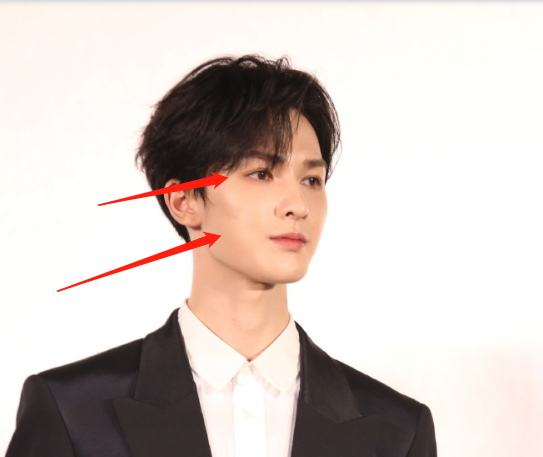 朱正廷|朱正廷《急先锋》首映生图帅气十足，站姿体态绝了，细节看出太绅士