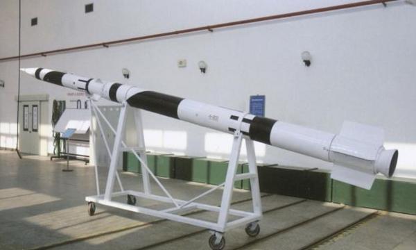 该火箭炮是东方大国航天科技集团研制的a200火箭炮与俄罗斯的8*8运输