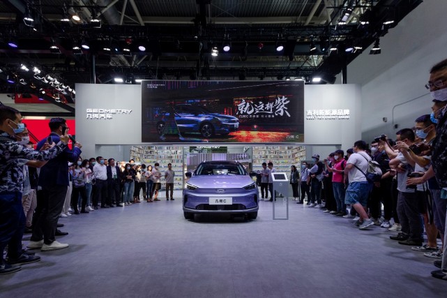 秋天的第一款新车色安排上了 几何c宠粉就这样 紫 北京 车色